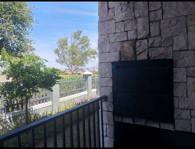 2 BEDROOM APARTMENT FOR SALE IN BURGUNDY ESTATE